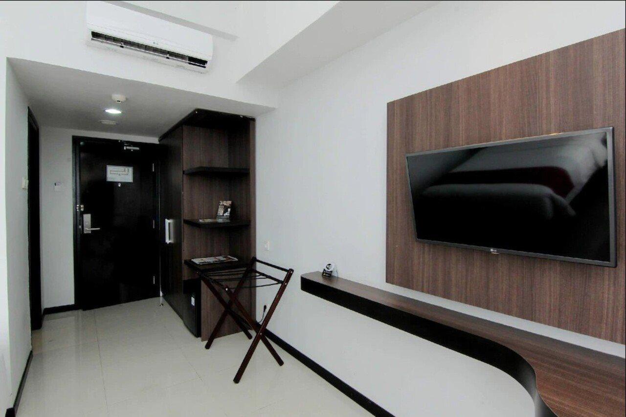 The Sun Hotel Madiun Buitenkant foto
