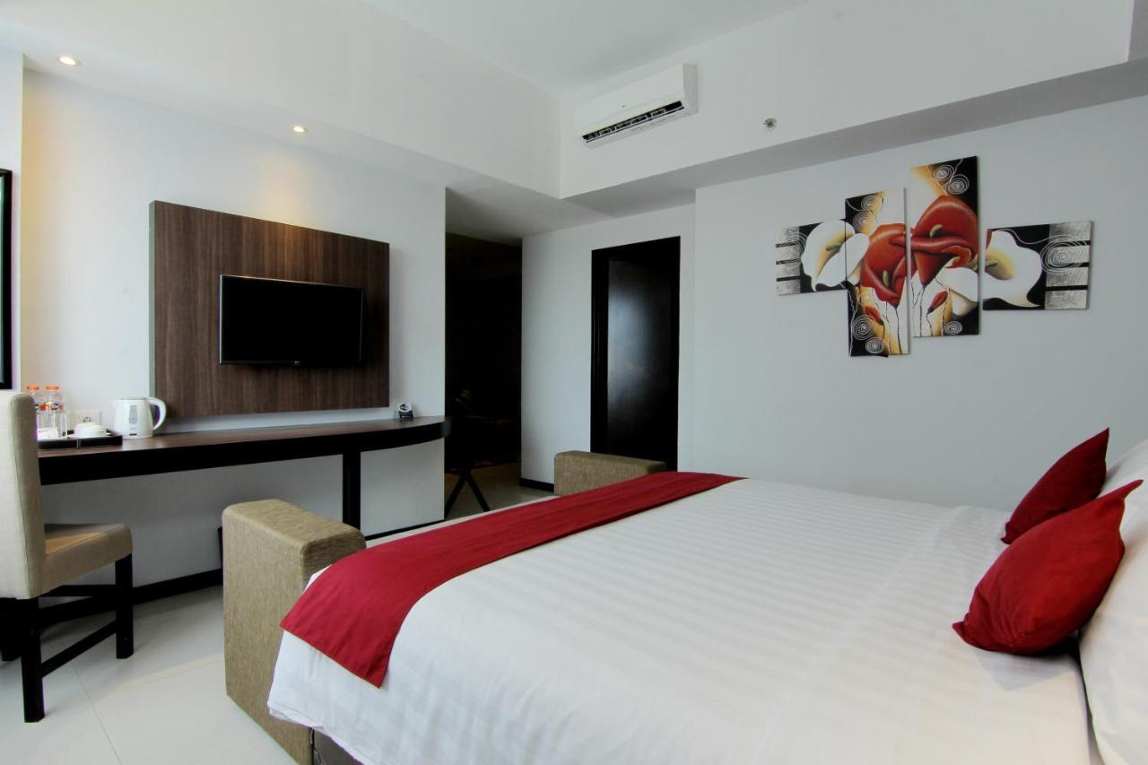 The Sun Hotel Madiun Buitenkant foto
