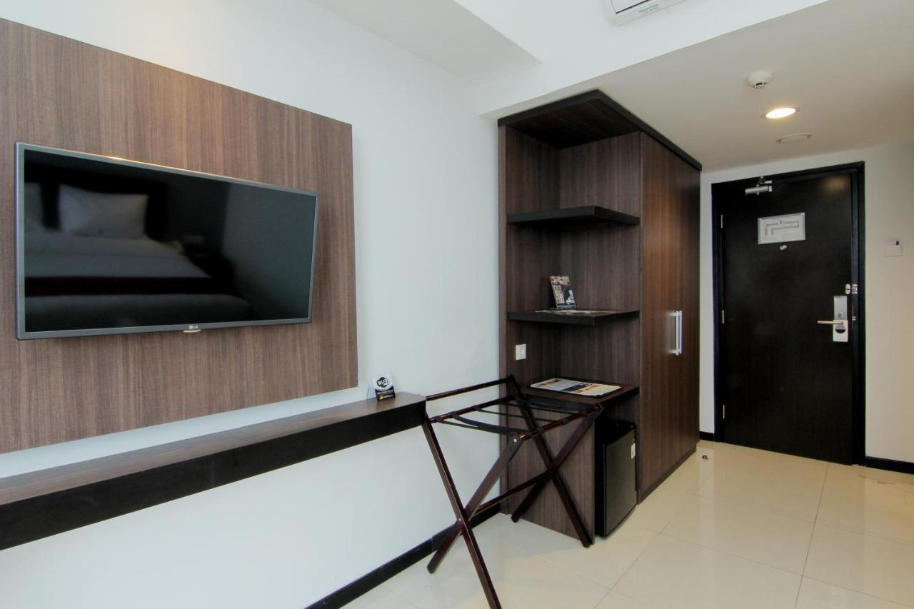 The Sun Hotel Madiun Buitenkant foto