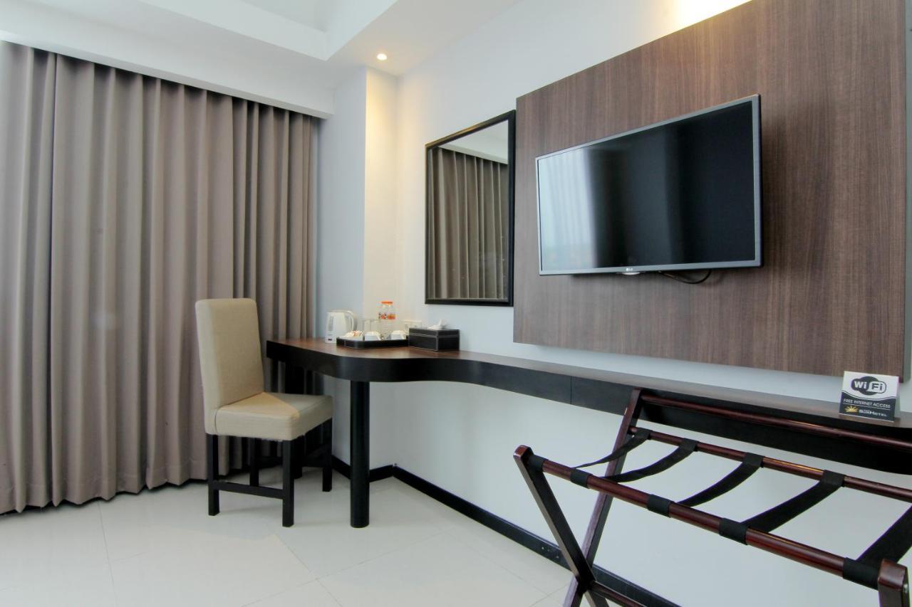 The Sun Hotel Madiun Buitenkant foto