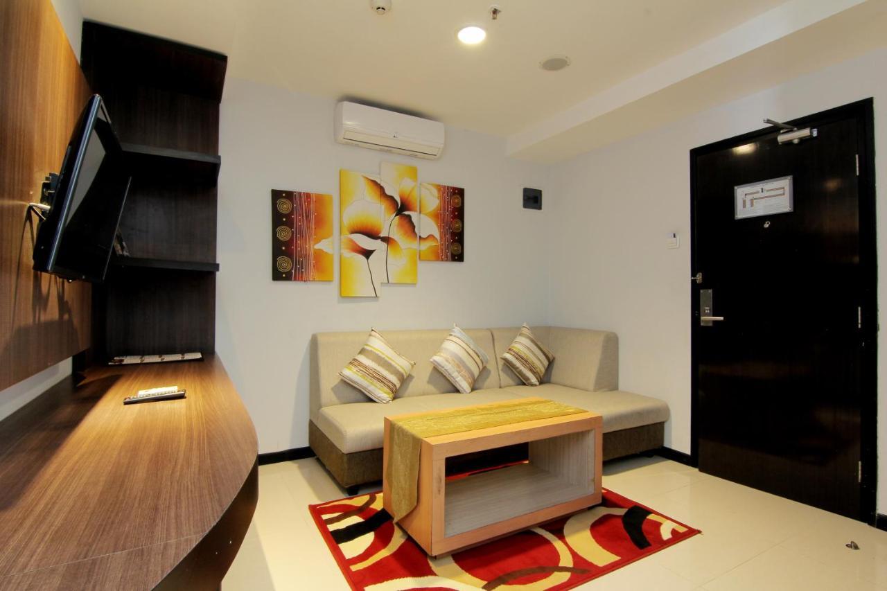 The Sun Hotel Madiun Buitenkant foto