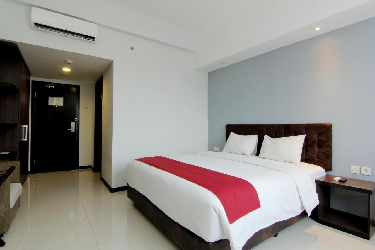 The Sun Hotel Madiun Buitenkant foto