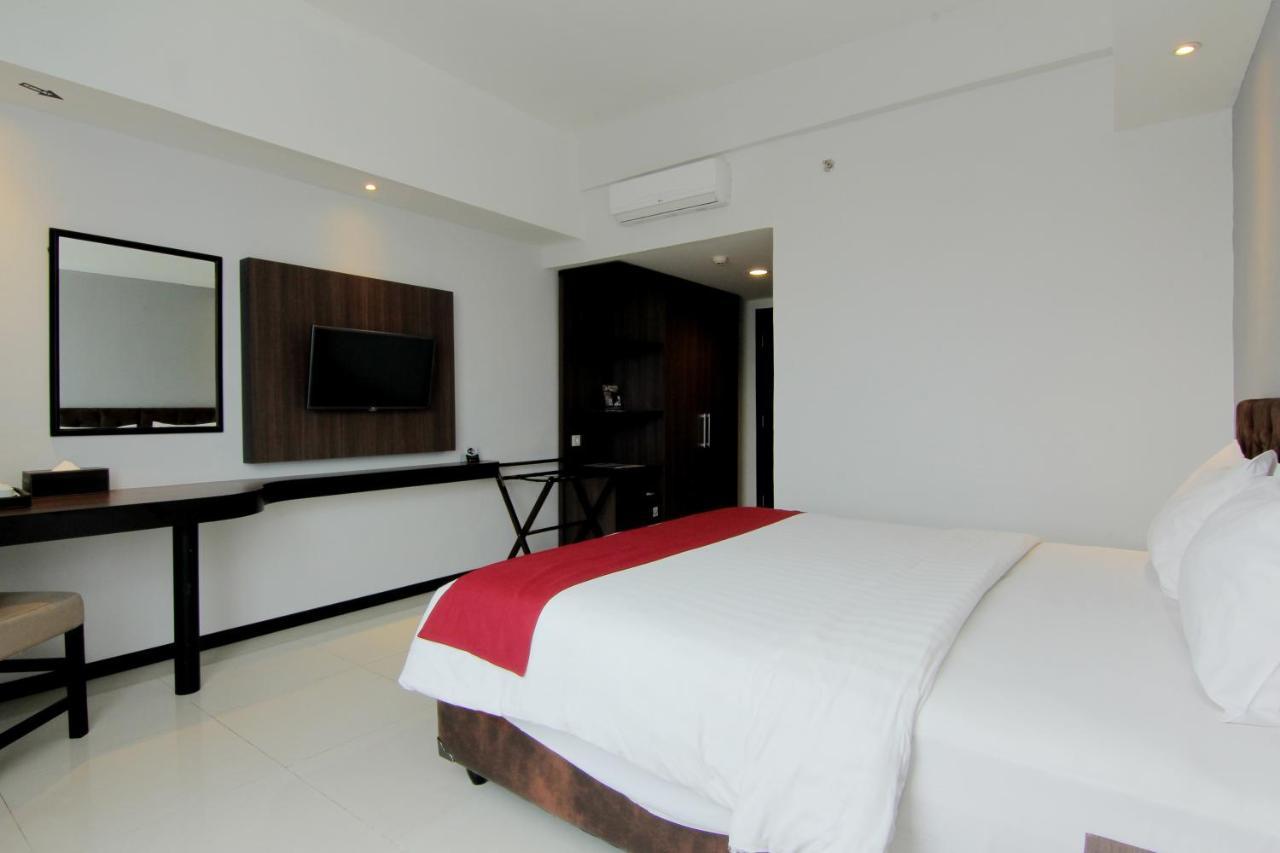 The Sun Hotel Madiun Buitenkant foto
