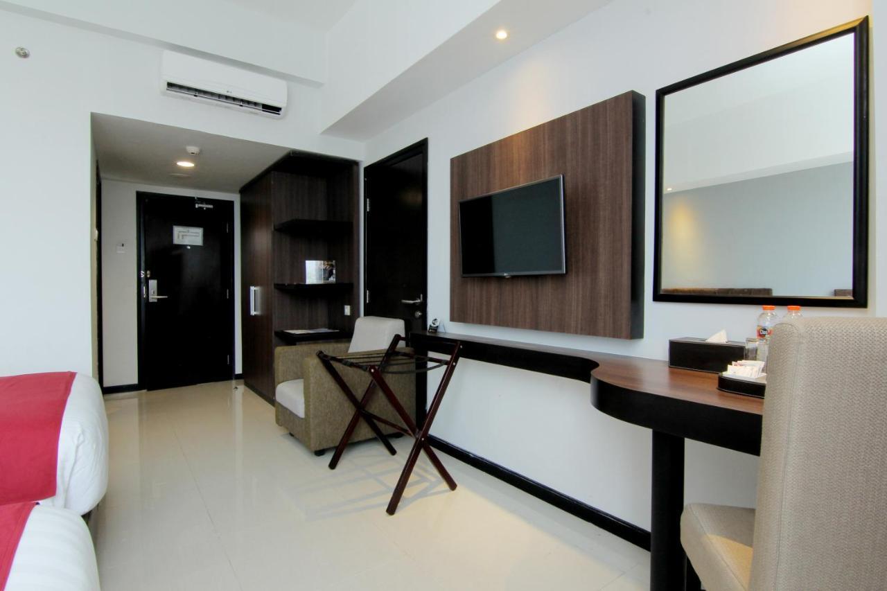 The Sun Hotel Madiun Buitenkant foto