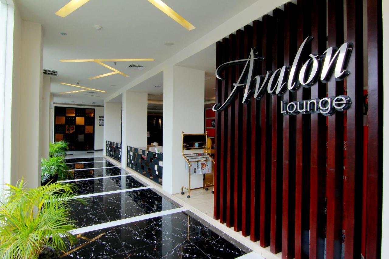The Sun Hotel Madiun Buitenkant foto