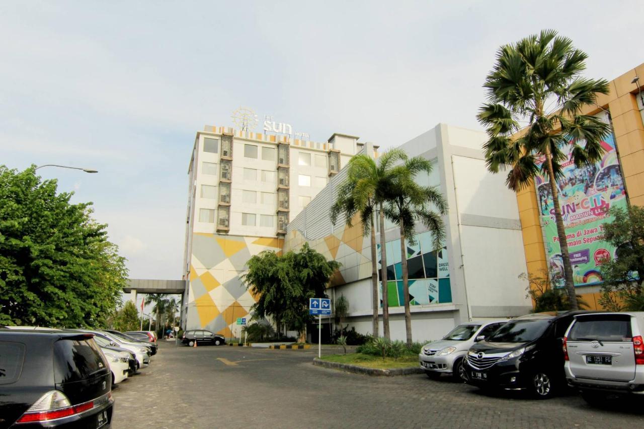 The Sun Hotel Madiun Buitenkant foto